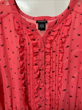 Torrid Flutter Sleeve Tunic Length Blouse Sz 4 in Polka Dot Kitty Print Coral